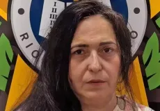 Mulher é presa suspeita de matar a própria mãe com golpes de martelo por acreditar que ela tinha relacionamento com seu companheiro