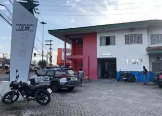 Mulher é presa suspeita de matar babá da filha por ciúmes do marido