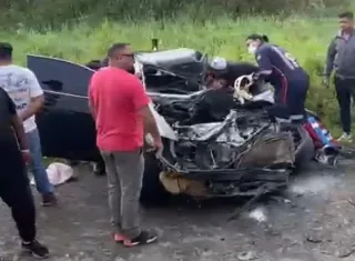 Mulher é resgatada das ferragens após batida com ônibus na BR 101 em Itagimirim