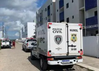 Mulher é suspeita de matar companheira com 95 facadas e dopar idosa e criança, em João Pessoa