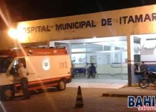 Mulher fica com vísceras expostas após ser atacada com caco de garrafa em Itamaraju