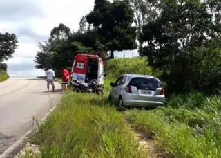 Mulher fica ferida em acidente na BA 290 sentido Itanhém