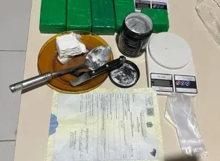 Mulher foge e mais de 2kg de drogas são apreendidas em área próxima ao São Braz no Prado