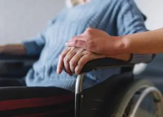 Mulher leva idoso morto ao banco para fazer prova de vida