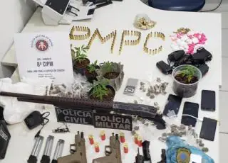 Mulher ligada a traficantes é presa com armas de fogo