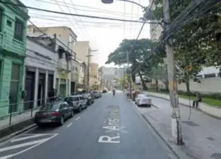 Mulher morre ao tentar proteger filho de 3 anos em tiroteio