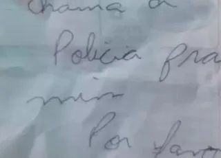 Mulher pede socorro com bilhete em supermercado e marido é preso por ameaça