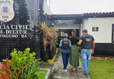    Mulher procurada por roubo qualificado em Goiás é presa em Porto Seguro
