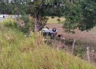 Mulher tem ferimentos graves após sofrer acidente na BA 489