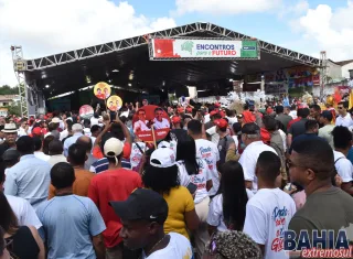 Multidão participa de encontro do PGP em Teixeira de Freitas com presença de Jerônimo Rodrigues e lideranças do Extremo Sul