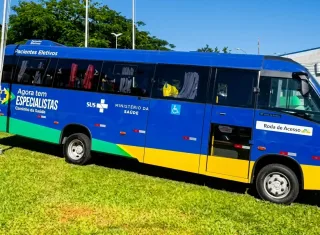 Município de Itanhém ganha reforço na saúde com novo micro-ônibus do programa Mais Especialistas