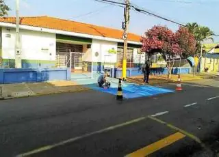 Município de SP pinta ruas de azul para atenuar calor