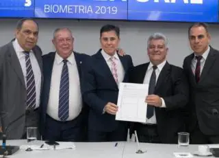 Teixeira de Freitas assina convênio com o TRE-BA para o recadastramento biométrico