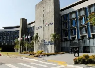 Municípios da Bahia deverão excluir aposentados do serviço público, aponta parecer do TCM