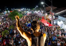 Muquiranas e grandes atrações garantem espetáculo no 4° dia do Carnaval de Prado