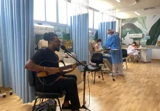 Musicoterapia beneficia pacientes oncológicos do Hospital Estadual Costa das Baleias