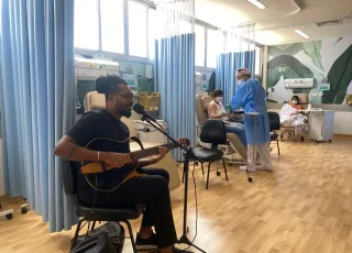 Musicoterapia beneficia pacientes oncológicos do Hospital Estadual Costa das Baleias