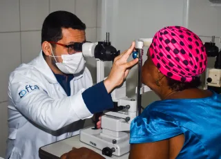 Mutirão do Glaucoma atende quase 200 pessoas em Caravelas, oferecendo cuidados oftalmológicos essenciais