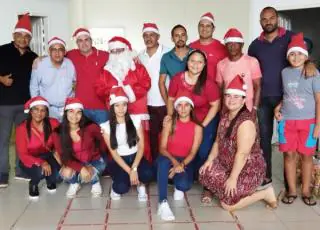 Natal Para Todos -Prefeito Tonzinho distribui cestas básicas e presentes para moradores de Lajedão