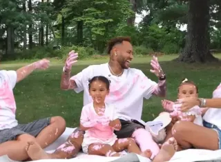 Neymar e Bruna Biancardi anunciam gravidez e revelam sexo do bebê  
