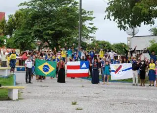 No “Dia Nacional de Jejum” contra o Covid 19 evangélicos se reúnem na Praça da Bíblia para louvar a Deus