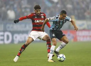 No último lance, Flamengo arranca empate do Grêmio na Arena