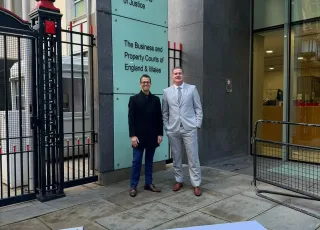 Nova Viçosa acompanha audiências em Londres e reforça luta por reparação pelos danos do desastre de Mariana