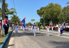 Nova Viçosa celebra o 7 de Setembro com desfile cívico