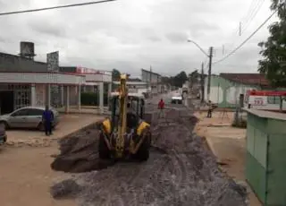 Nova Viçosa - Início da pavimentação das ruas de acesso ao hospital mostra que obras seguem a todo vapor em Posto da Mata