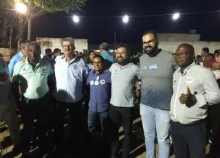 Nova Viçosa: multidão atende ao chamado de Manelzinho da Madeira e lota reunião com Zé Ronaldo e Aleluia