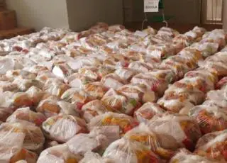 Nova Viçosa: Município entrega quase dez mil kits alimentação para alunos da rede pública de ensino.