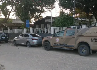 NOVA VIÇOSA. Operação conjunta entre Polícia Civil e Polícia Militar prende em flagrante dois homens por tráfico de drogas.