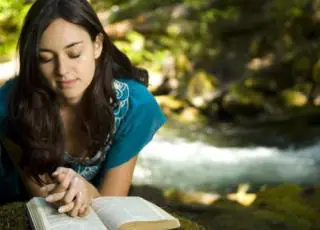 Nova Viçosa - Prefeito Manoelzinho presta homenagem as esposas de pastores pelo seu dia