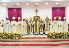 Novo bispo toma posse e reúne multidão na Catedral São Pedro em celebração histórica