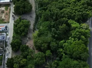 Novo parque de Teixeira de Freitas começa a ganhar forma.