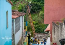Novo visual: escadaria do Teixeirinha ganha iluminação e se destaca ainda mais em Teixeira de Freitas