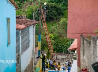Novo visual: escadaria do Teixeirinha ganha iluminação e se destaca ainda mais em Teixeira de Freitas
