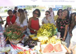 Flores e café da manhã em homenagem as mães no espaço “Domingo é Lazer”