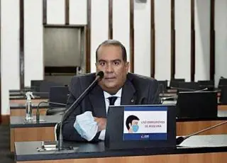 O PT sempre foi um crítico ferrenho de privatizações, mas, aqui na Bahia, virou moda, dispara Sandro Régis