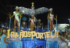 O quarto dia de carnaval em Caravelas encanta multidão com alegria e samba no pé!