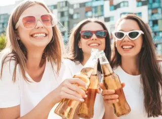 O que comer para desinchar após bebedeira no Carnaval? 