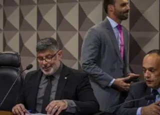 'O senhor era menos promíscuo quando fazia filme pornô', diz Eduardo Bolsonaro a Frota em CPI