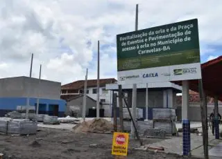 Obra de construção da Praça de Eventos de Caravelas está na fase final