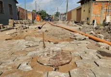 Obra de esgotamento sanitário avança no bairro Ettori Gazzinelli e reforça compromisso de Mucuri com a saúde e o meio ambiente