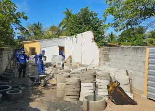 Obra de saneamento promete acabar com décadas de despejo de esgoto no mangue em Mucuri