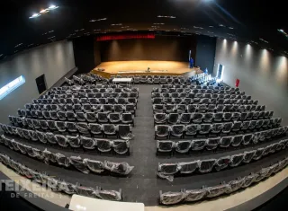Obra do novo auditório da Escola Antônio Chicon Sobrinho avança para fase de acabamentos