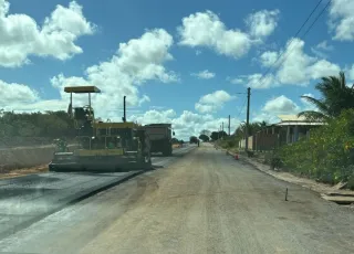 Obras de asfaltamento para Cumuruxatiba avançam e prometem impulsionar o turismo 