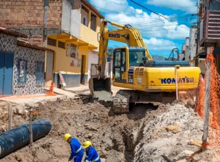 Obras de drenagem avançam e chegam a 60% no bairro Redenção, em Teixeira de Freitas
