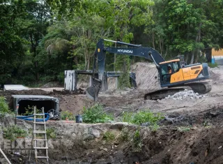 Obras de drenagem avançam na área do futuro Parque Ecológico de Teixeira de Freitas