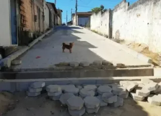 Obras de pavimentação após fortes chuvas chegam as ruas da Urbis-III em Itamaraju